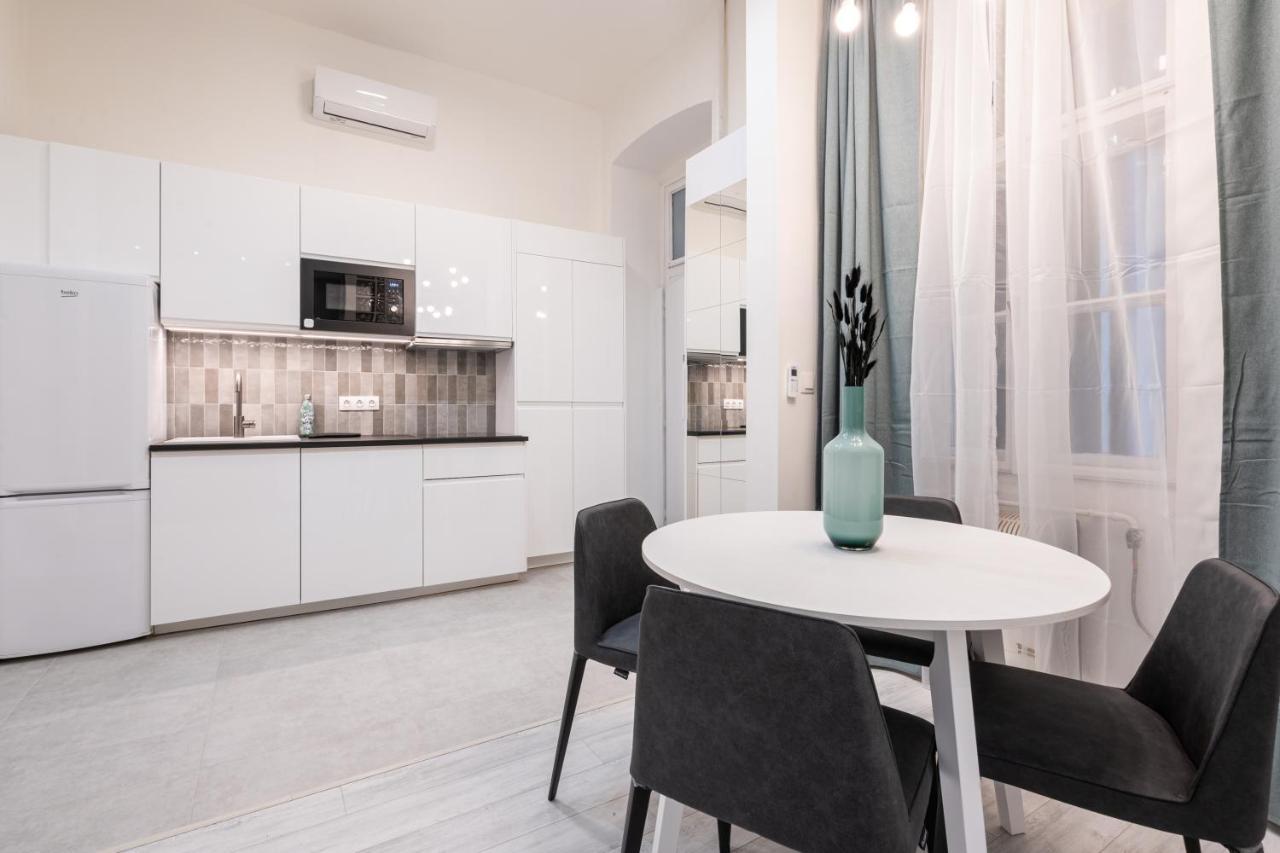 Ferienwohnung Kl31 - Urban Escape - Prime Location - Klauzal Square By Bqa Budapest Exterior foto