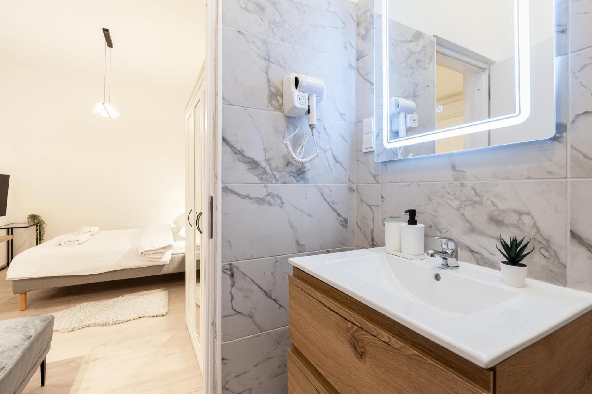 Ferienwohnung Kl31 - Urban Escape - Prime Location - Klauzal Square By Bqa Budapest Exterior foto
